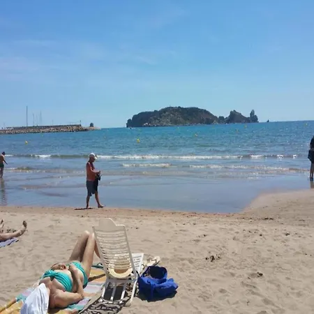 Beachfront In Spain With Pool * 埃斯塔蒂特